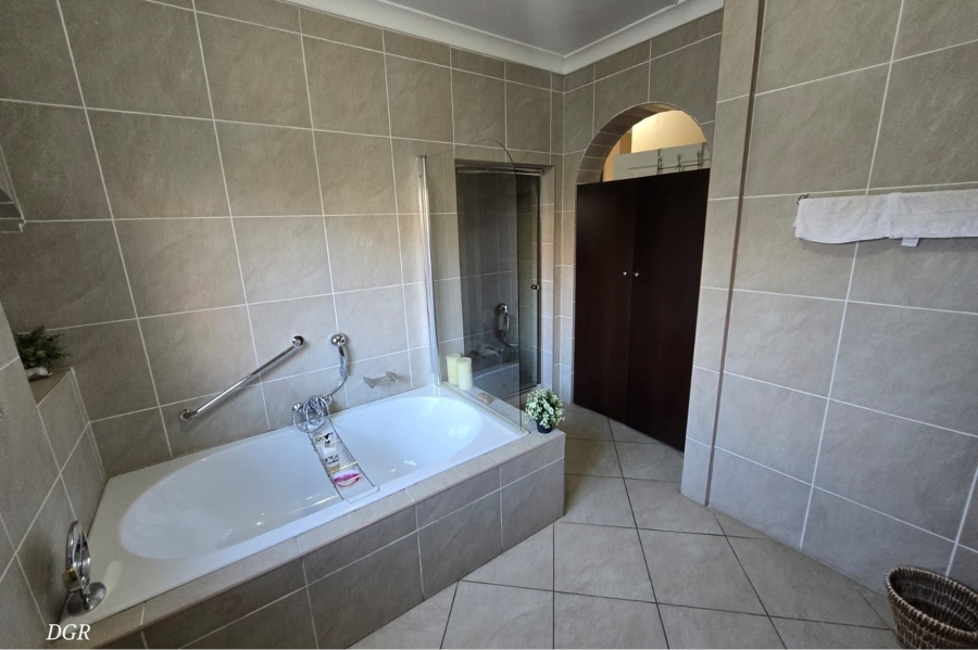 4 Bedroom Property for Sale in Hillcrest Northern Cape